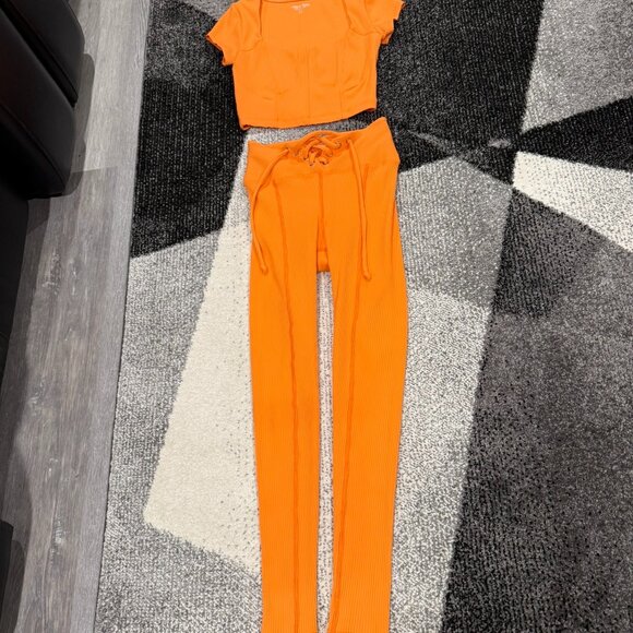 set - Picture 1 of 4